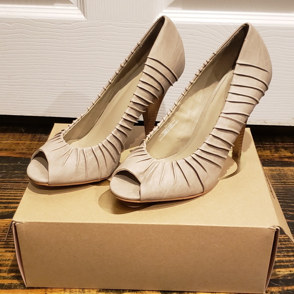 Mossimo Nude Peep Toe Heels